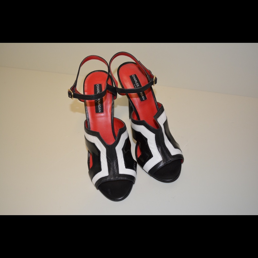 New Charles Jourdan pump size 8.5